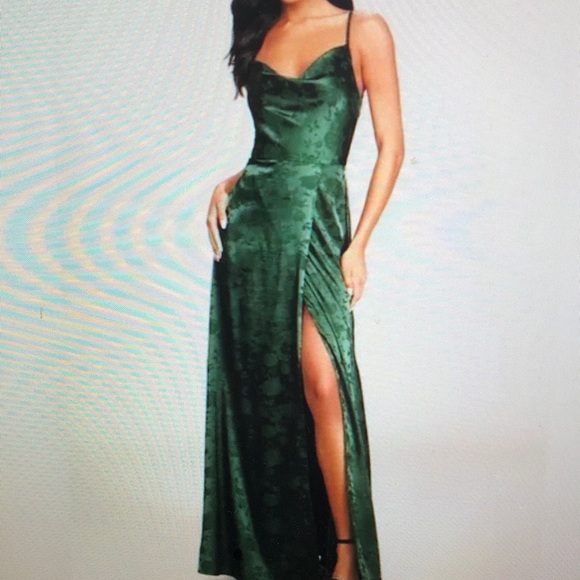 Elegant Green Velvet Gown - Picture 1 of 3